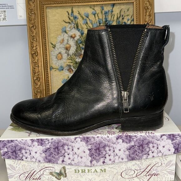 FRYE 7B Carly Black Zip Details Pull on Chelsea Ankle Boots - Picture 3 of 11
